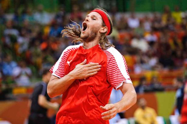 Mikkel Hansen jubler efter en scoring i kampen mod Argentina. 