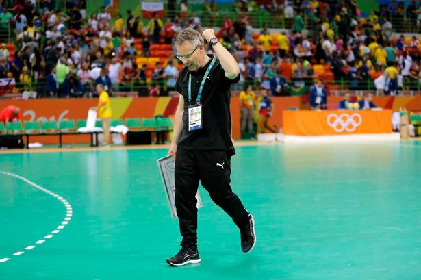 Semifinale Polen - Danmark. En meget glad landstræner Gudmundur Gudmundsson efter kampen. 
