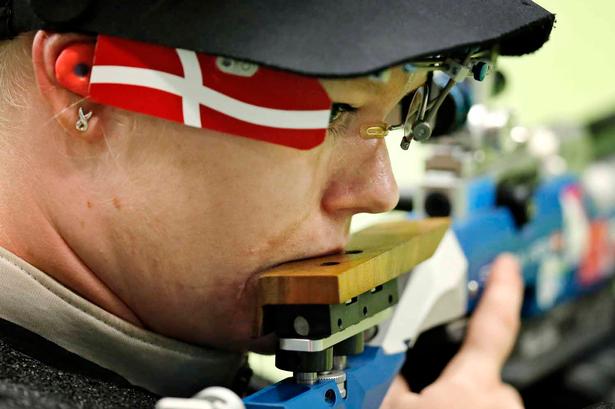 Skydning - Stine Nielsen i 10 meter luftriffel. 