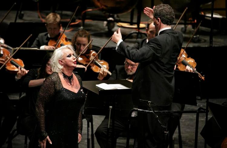 DRAMATIK. Som en ægte valkyrie lagde svenske Iréne Theorin publikum for sine fødder lørdag aften. Foto: Miriam Dalsgaard 