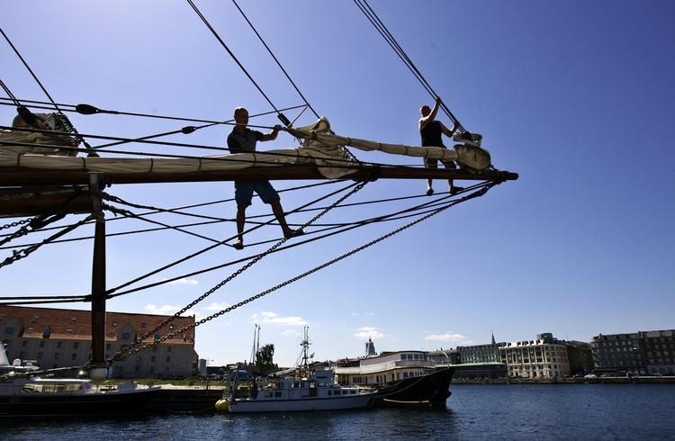 Fagsprog. Jørn Lund har fået tilsendt bogen 'Slang Søværnet' af en læser. Men selvom søens folk har gloser, som ikke alle udefra kender, er der ikke tale om slang. 