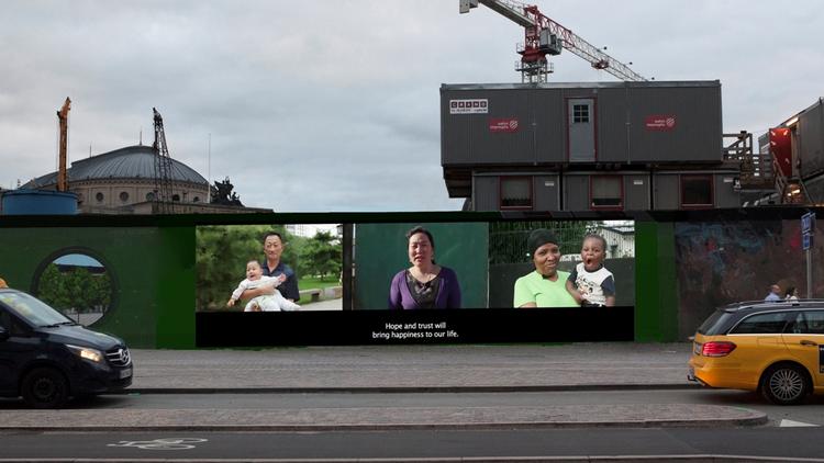 Video. Det filmiske værk er hele 20 meter langt og bliver svært at overse, når det sættes op på Kgs. Nytorv fra på lørdag. 