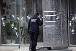 GERNINGSSTED. De mange skudhuller i kulturhuset Krudttøndens facade minder om voldsomheden ved Omar El-Husseins første angreb. 