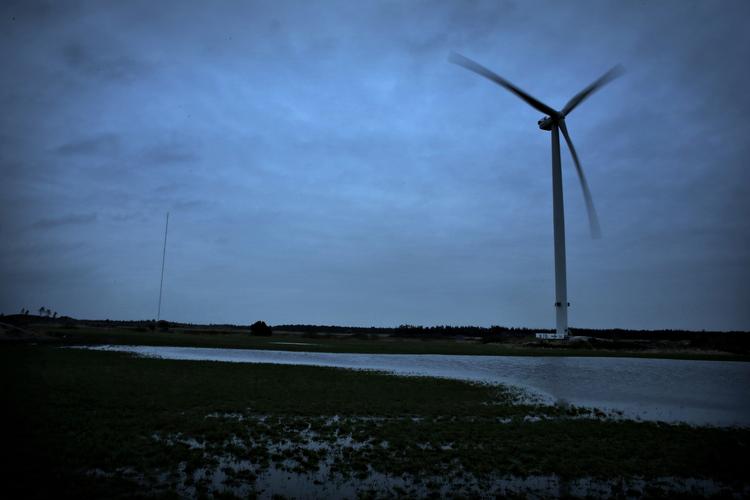 Større møller er en metode til at sænke udgifterne til havvind.  