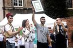 Verdensmestre. De to kurdiske kokke Yasser Rahim Naz og Anas Amin, vandt her til aften verdensmesterskabet i hotdog med deres 'Shish-dog'. En hotdog med lammehjerter, mynte og persille. 