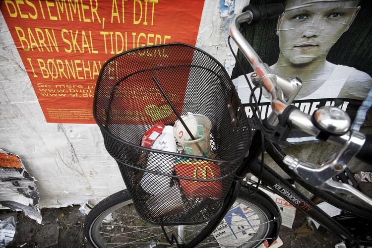 Skraldekurv. »København er så smuk«, lyder det. Så flytter du herind. Og så ved du bedre. 