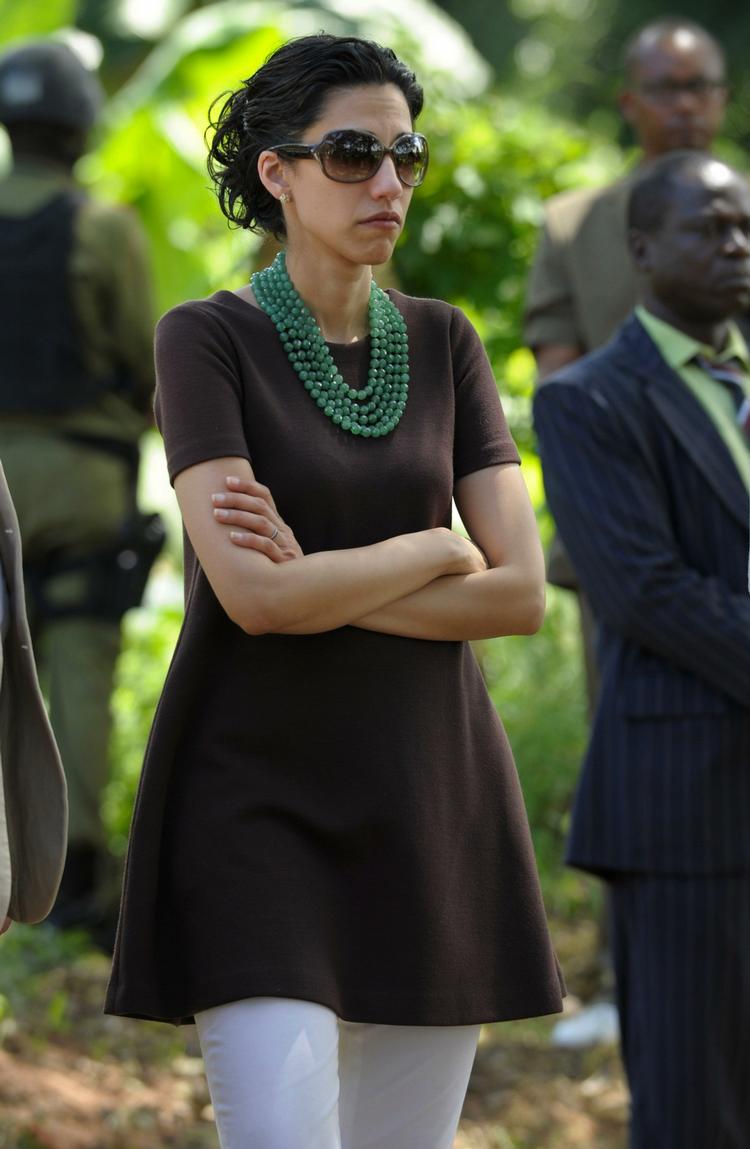 Central. Huma Abedin har i mange år været en af Hillary Clintons nærmeste medarbejdere. Hvis man ville have et møde med Clinton, gik det ofte via Abedin. 