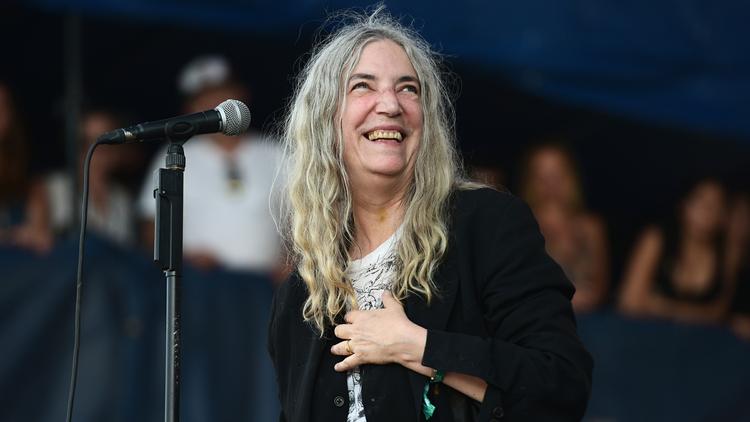 Tv-serie. Ud over at være forfatter, digter og musiker kan Patti Smith også skrive skuespiller på sit CV. Hun har nemlig haft to små roller. Senest i fjerde sæson af 'The Killing'. (Arkiv) 