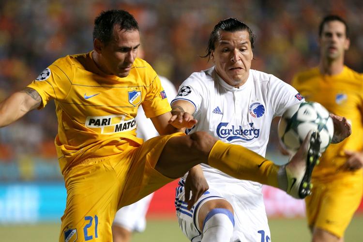 1-1. Mens tiden var ved at løbe ud for FC København tog Federico Santander chancen fire minutter før tid med et satset skud fra en meget spids vinkel. Men det gav pote - og FCK er videre til gruppespillet. 