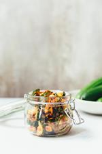 FERMENTERET. Kimchi spises som tilbehør, og de sprøde agurker tager fint imod den stærke krydring. 