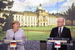 Pendulfart. Den tyske forbundskansler, Angela Merkel, rejser i disse dage rundt for at forberede en ny debat om EU's fremtid. I går besøgte hun den tjekkiske leder, Bohuslav Sobotka (t.h.). I aften møder kansleren blandt andre statsminister Lars Løkke Rasmussen (V) i Berlin. 