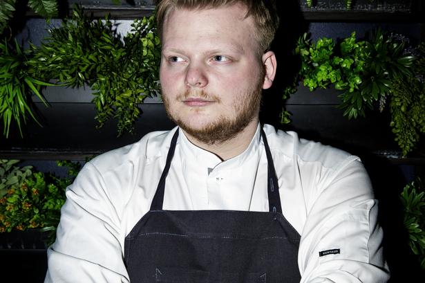 Iværksætter. Kokken Rasmus Munk åbnede sidste sommer restauranten Alchemist der har fået topanmeldelser og international bevågenhed. Bag restauranten står 25-årige Rasmus Munk. Klik på pilen for at se nogle af de retter, topkokken serverer på sin restaurant. 