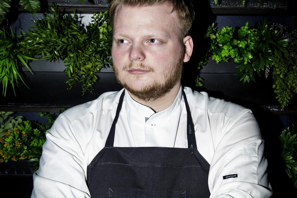 Iværksætter. Kokken Rasmus Munk åbnede sidste sommer restauranten Alchemist der har fået topanmeldelser og international bevågenhed. Bag restauranten står 25-årige Rasmus Munk. Klik på pilen for at se nogle af de retter, topkokken serverer på sin restaurant. 