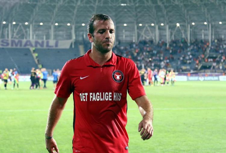 DEBUT. Rafael van der Vaartviste, at han gerne vil løbe og arbejde, da han kom ind hos FCM i Tyrkie t. Men han er ikke i form til at spille fra start endnu. 