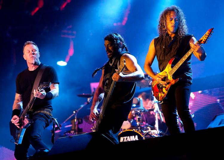 destruer. Førstesinglen til Metallicas kommende album er en hidsig slagserie af riffs og tempo. 