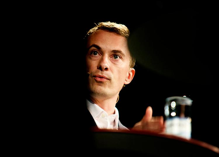 politik. Morten Messerschmidt (DF) har trukket sig fra posten som formand for partiets gruppe i Europaparlamentet på grund af endnu en uheldig sag. 