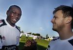 Holdkammerater. William Kvist (th) og mange af de andre FCK'ere er velkendte ansigter for Jores Okore. 