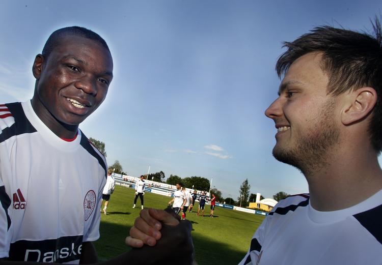 Holdkammerater. William Kvist (th) og mange af de andre FCK'ere er velkendte ansigter for Jores Okore. 