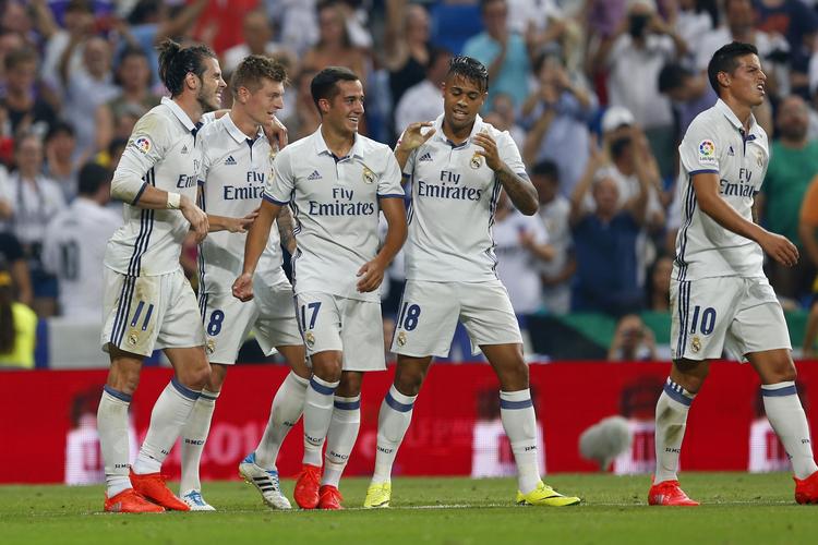 Mål. Real Madrids Toni Kroos og holdkammerater fejrer holdets anden scoring. 