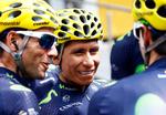 TOPMØDE. Nairo Quintana snakker med sine Movistar-holdkammerater, der ofte får for lidt ud af de mange store anstrengelser under etapeløbene. 