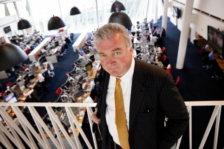 indspark. grundlægger af Saxo Bank, Lars Seier Christensen, forudser, at statsminister Lars Løkke Rasmussen kommer til at bøje sig for Liberal Alliances krav om fem procentpoint lavere topskat til alle. 