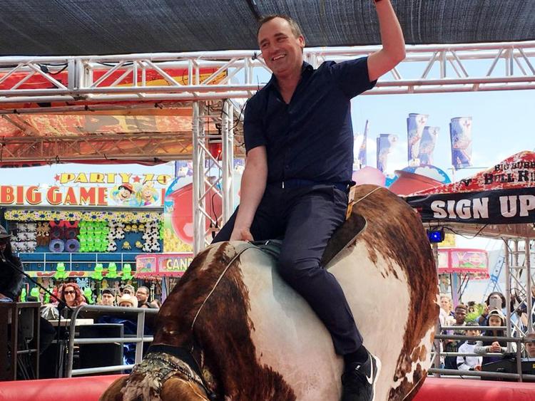 Juhhu. Peter Ingemann til tyr i Houston i programmet 'Størst'. 