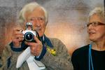 Ikonisk. Marc Riboud (tv) til åbningen af en udstilling med sine egne billleder i Shanghai i 2010. 