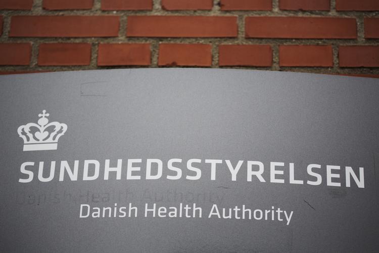 Sundhedsstyrelsen ændrer nu retningslinjerne for, hvor smitsom en person uden symptomer er. Fra begrænset til betydelig. 