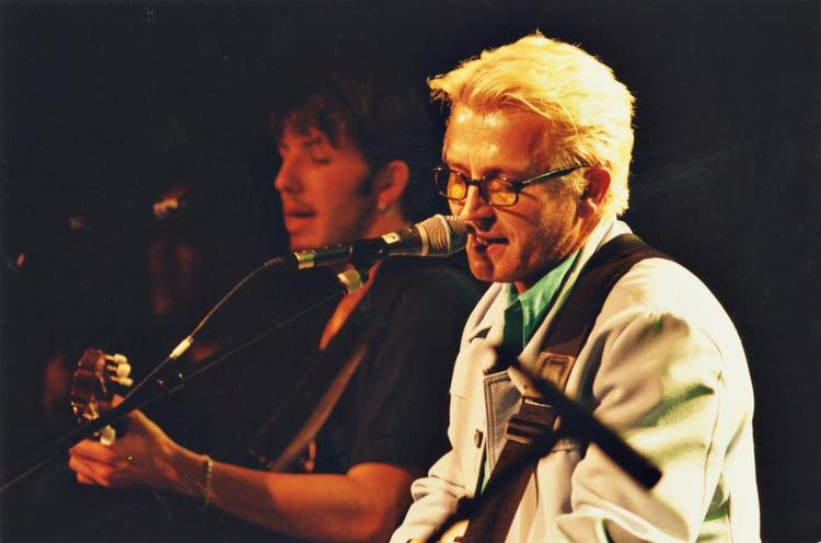 vega- veteran. Lars H.U.G. spillede, da Vega blev indviet i september 1996 (bill.). I aften kl. 21 giver han i anledning af Vegas 20-års jubilæum koncert. Til koncerten spiller han numre helt tilbage til Kliché- tiden i 1980’erne. 