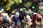 Spurtvinder. 27-årige belgier Jens Keukeleire (Orica-BikeExchange) susede jublende over stregen som suveræn spurtvinder. 