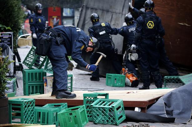 Politiet udstedte en efterlysning på den gerningsmand, der havde skudt politibetjenten. Dagen efter skudepisoden anholdt politiet manden efter endnu et skuddrama. Gerningsmanden blev ramt og døde dagen efter af sine kvæstelser. 