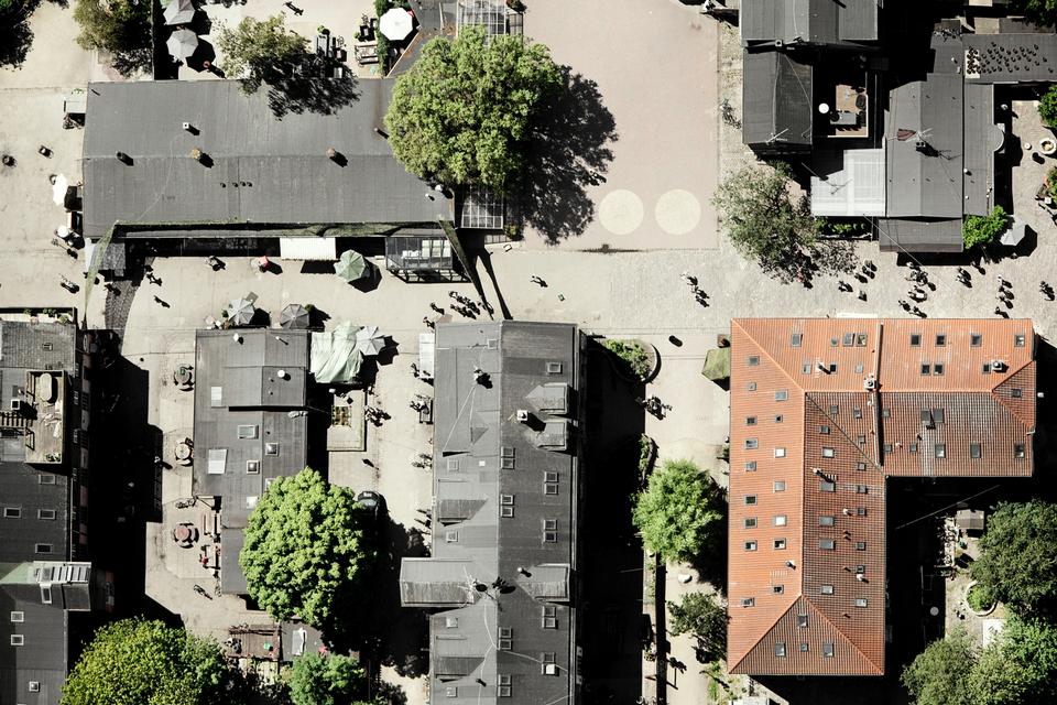 I 2011 stadfæstede Landsretten, at ejendomsretten og brugsretten til Christiania tilhører Staten. Staten tilbød senere christianitterne at købe dele af området for 76 millioner kroner. Christianitterne overdrog blandt andet bygninger til Fonden Fristaden Christiania, der solgte folkeaktier i forsøget på at tjene de millioner, som staten krævede. Der blev dog kun solgt aktier for omkring 10 millioner. 