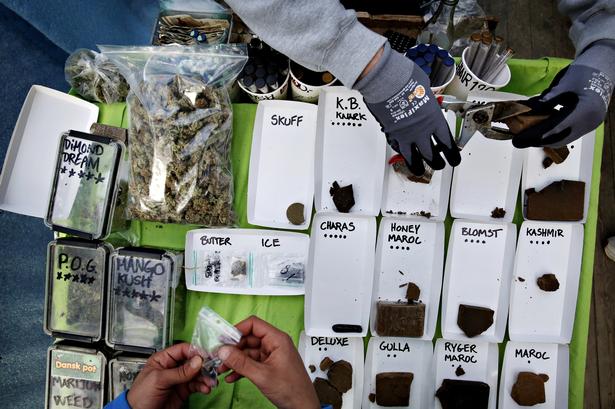 Det er i boder som denne, at hashandelen finder sted på Christiania. 