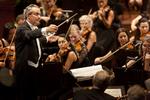 Energi. Fabio Luisi trådte officielt til som ny chefdirigent for DR SymfoniOrkestret med en elegant og præcis tilgang til Mahlers musik. 