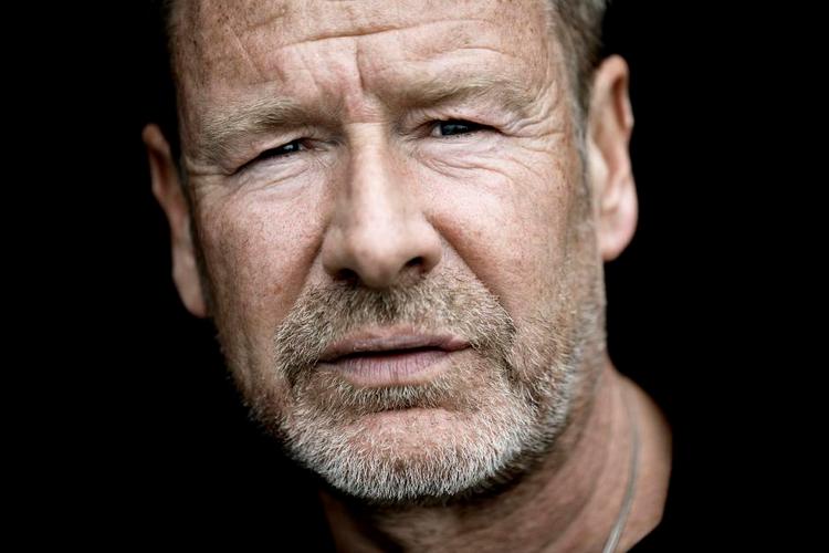 Slidt. Espedal mener, at han har taget hul på den sidste del af sit liv. Ikke kun fordi han ryger som en skorsten, men han mærker, at det tærer på kræfterne, når man skriver på baggrund af sine egne følelser. »Jeg kan lige så godt sige det. Jeg håber, at jeg kan nå at skrive endnu to bøger«. 