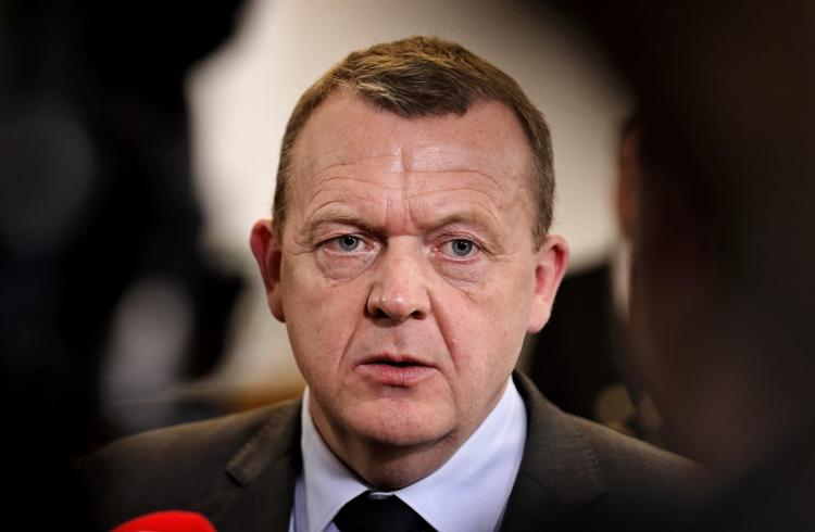 Håndværker. Vil du lade denne mand bygge det samfund, du skal bo i, når han ikke har en plan for byggeprojektet?, spørger Dan Jørgensen (S). 