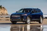ALSIDIG. En fedtet strandbred skulle Jeep Cherokee nok kunne klare. Decideret terrænkørsel er den dog ikke skabt til. Foto: Jeep 