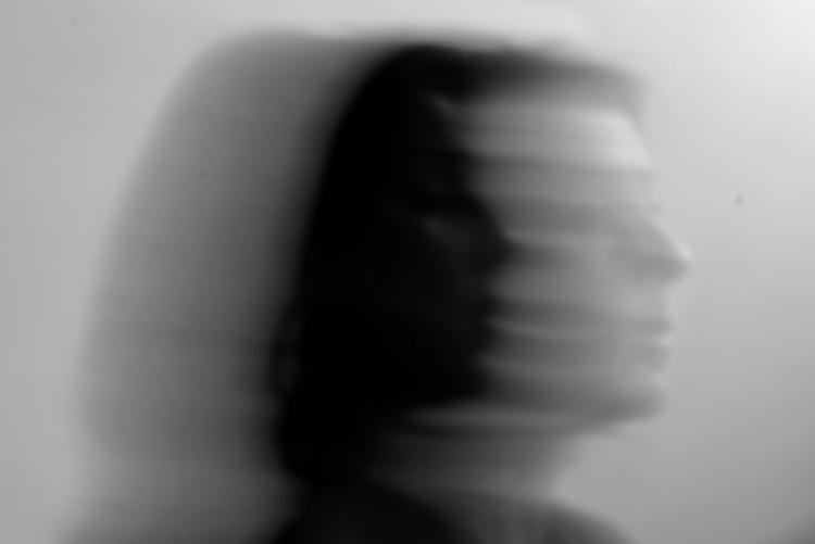 Når en kvinde forlader et krisecenter er helingsprocessen i gang, men de er langt fra i mål, forklarer Danner Stiftelsen. Her er det billede af 'Kristine', som er tidligere voldsoffer. 