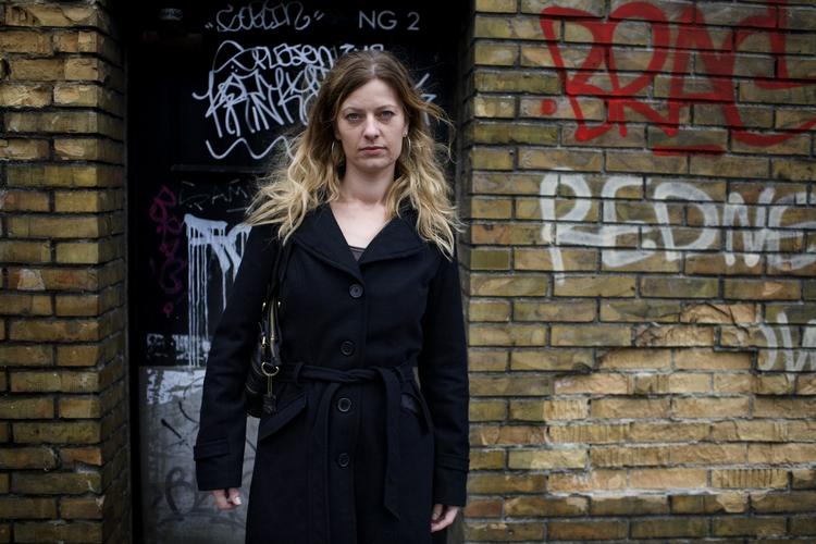 MEDIESTORM. Karina Pedersen er endt i en mediestorm, efter at en artikel i Metroxpress sår tvivl om hendes fremstilling af miljøet i hendes barndomshjem. /Arkivbillede 