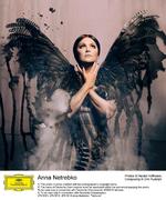 Dramatisk. De sorte fjer på coverbillederne fra Netrebkos album har ikke meget med dets tragiske og dramatiske, men helt anderledes realistiske indhold at gøre. Foto: Harald Hoffmann 