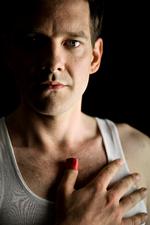 Uortodoks. Johannes Lilleøre (f. 1974) er uddannet fra Skuespillerskolen og fra Forfatterskolen. Han debuterede i 2012 med romanen ’Nowhere’. Foto: Martin Lehmann 