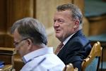 »Venstre lægger endnu engang op til at forgylde dem, der allerede har mest, mens man tager fra de studerende, kontanthjælpsmodtageren og de nedslidte«, skriver SF-formanden. 