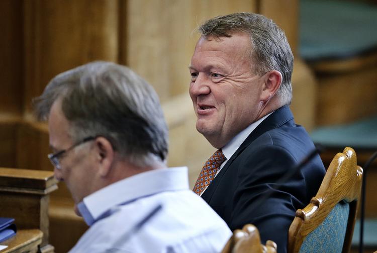»Venstre lægger endnu engang op til at forgylde dem, der allerede har mest, mens man tager fra de studerende, kontanthjælpsmodtageren og de nedslidte«, skriver SF-formanden. 