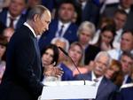 Præsident Vladimir Putin på magtpartiet Forenet Ruslands kongres i juni. 