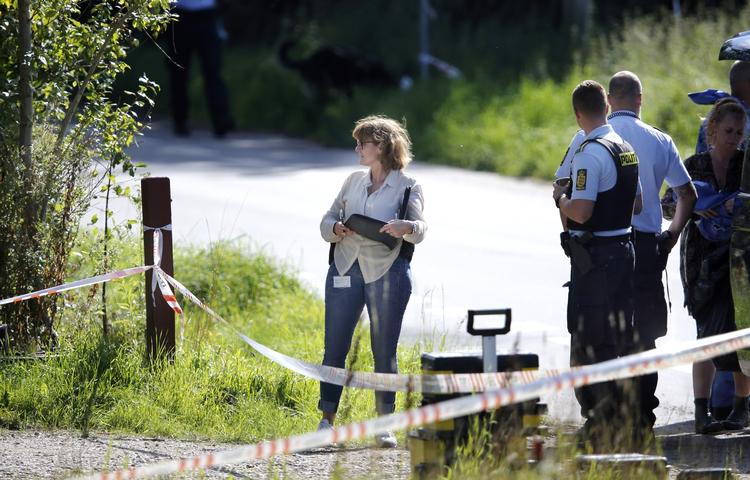 Findested. Politiets teknikere arbejder på Orchidevej i Albertslund, hvor en 25-årig rocker er fundet dræbt. 
