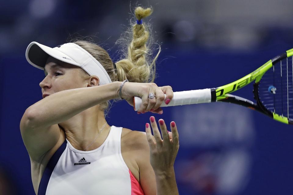 En koncentreret Caroline Wozniacki under kampen. 