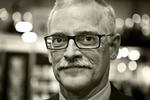 Bøger. Johannes Riis, der er direktør på Gyldendal, synes man bør kigge på det Danmark Karina Pedersens bog er et udtryk for i stedet for at hænge sig i små detaljer. (Arkiv) 