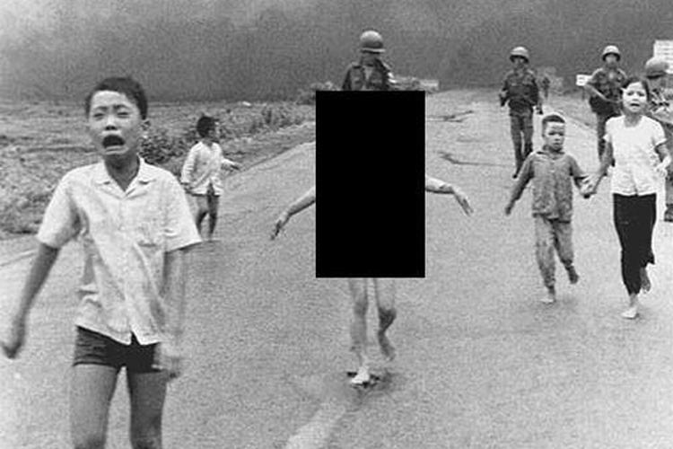 Censur. Efter at det ikoniske fotografi fra Vietnam-krigen er blevet fjernet fra hendes profil, har den norske statsminister, Erna Solberg, nu lagt en censureret udgave af fotografiet op. Foto: Erna Solberg/Facebook 
