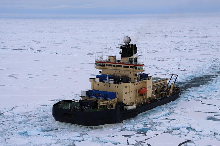 Nordpolsfart. Kravene i Det Nordlige Ishav bygger på videnskabelige målinger. Her er det en dansk forskningseksepdition på den svenske isbryder 'Oden', der er på færd ved Nordpolen for at indsamle materiale om havet og havbunden. 