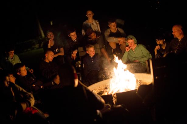 EFTERTANKE. Københavnsakademiets døgn går fra purring kl. 06.30 til putning kl. 22. Men inden da er tid til at samles om flammerne. 